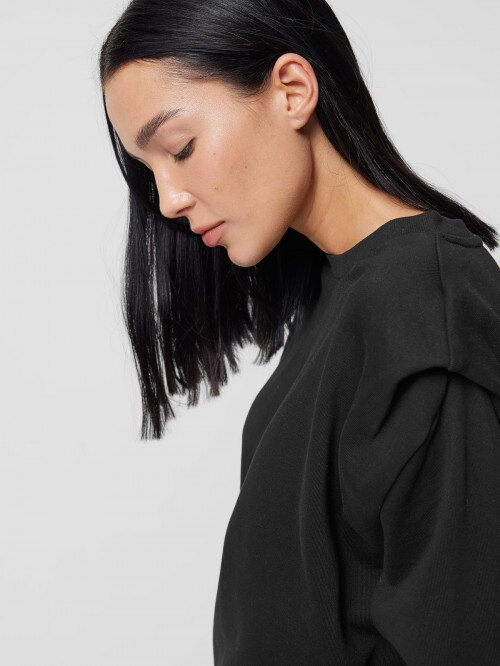 Women's pullover sweatshirt without hood